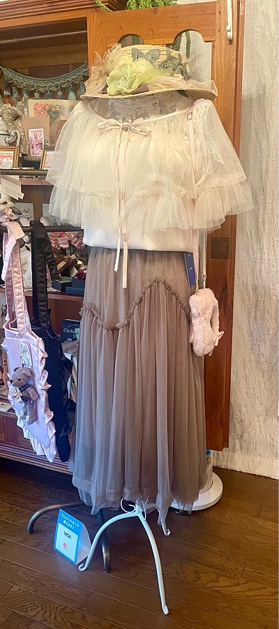 アパレル&雑貨のセレクトアイテムもございます！