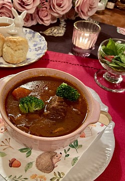 黒毛和牛のビーフシチュー&焼きたてスコーン、プチサラダのセット