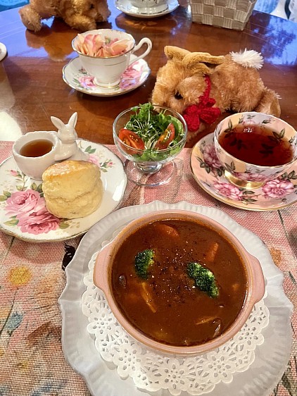 黒毛和牛のビーフシチュー&焼きたてスコーン、プチサラダのセット(ドリンクは付いていません)