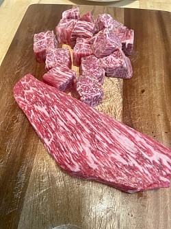 黒毛和牛A5ランク使用！